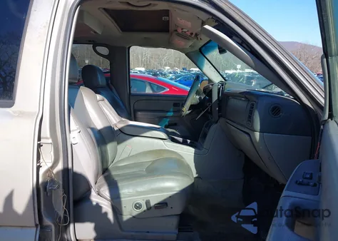 2004 Chevrolet Tahoe Z71 z USA, uszkodzony, nr VIN 1GNEK13Z84R294322